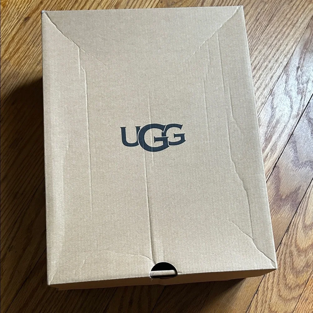 UGG Size 9.5 W MCKAY Tan Shearling Lined Boots - Picture 10 of 10